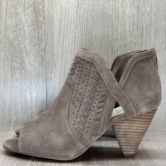 Vince Camuto Sandals Womens Size 8.5M Cone Heel Peep Toe Zip Pump Leather Taupe - Picture 2 of 13